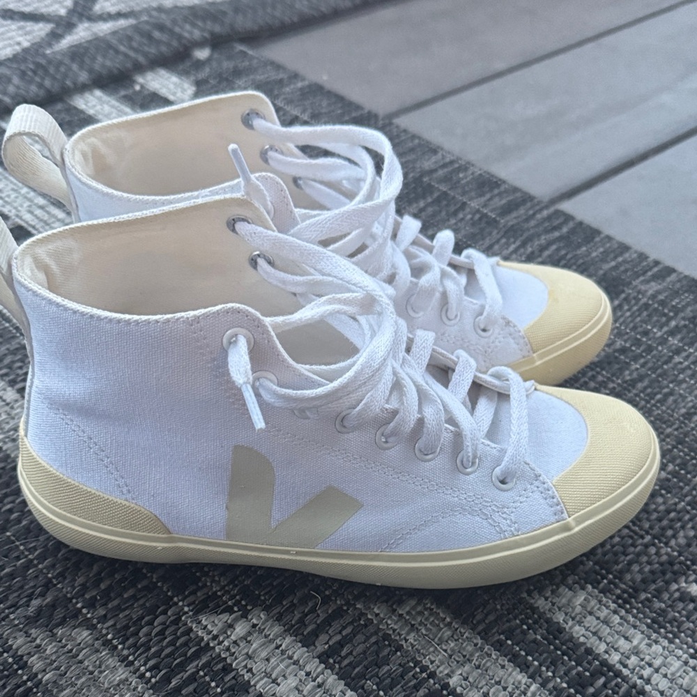 Veja - Canvas High Top - White and Cream - Size 37